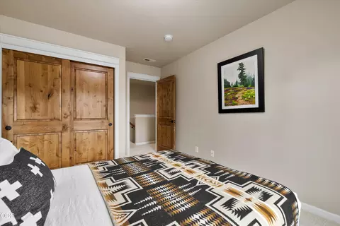 Bedroom - 20158 Stonegate Dr, Bend, OR 97702 photo 4 of 9
