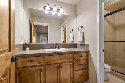 Bath - 20158 Stonegate Dr, Bend, OR 97702 photo 2 of 6