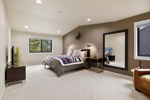 Bedroom - 20158 Stonegate Dr, Bend, OR 97702 photo 7 of 9
