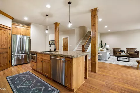 Kitchen - 20158 Stonegate Dr, Bend, OR 97702 photo 5 of 5