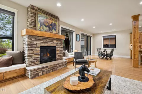 Living - 20158 Stonegate Dr, Bend, OR 97702 photo 2 of 4