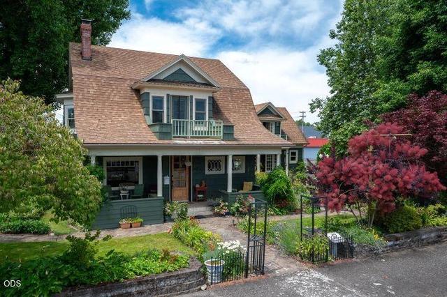 717 N 3rd Ave, Stayton, OR 97383