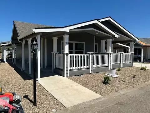 333 Mountain View Dr #105, Talent, OR 97540