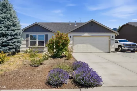 222 SW 33rd Dr, Redmond, OR 97756