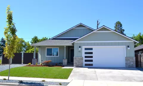 185 SW Rock Gulch Rd, Grants Pass, OR 97527