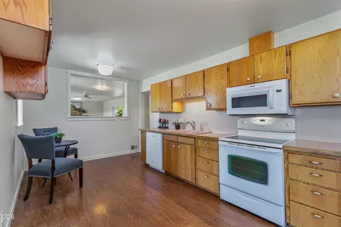 Kitchen - 65995 93rd St, Bend, OR 97703 photo 1 of 2