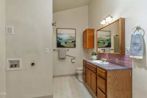 Bath - 65995 93rd St, Bend, OR 97703 photo 1 of 2
