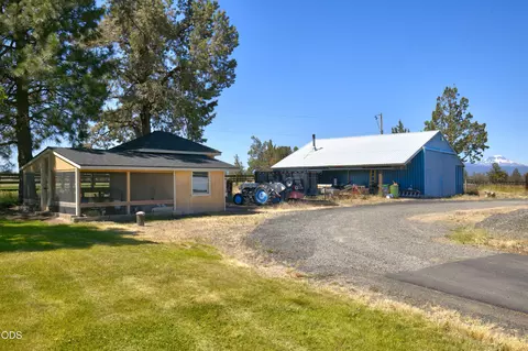 Exterior - 65995 93rd St, Bend, OR 97703 photo 4 of 6
