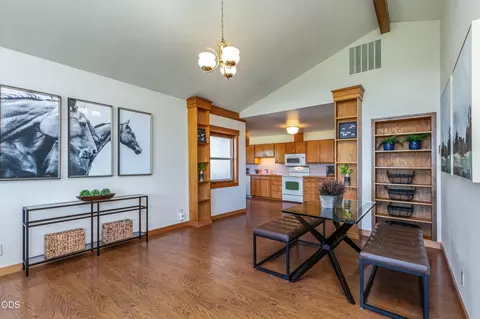 Dining - 65995 93rd St, Bend, OR 97703 photo 3 of 3