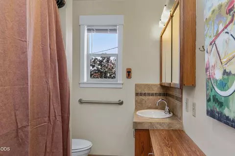 Bath - 65995 93rd St, Bend, OR 97703 photo 2 of 2