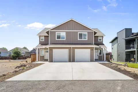 1214 SW 27th St, Redmond, OR 97756