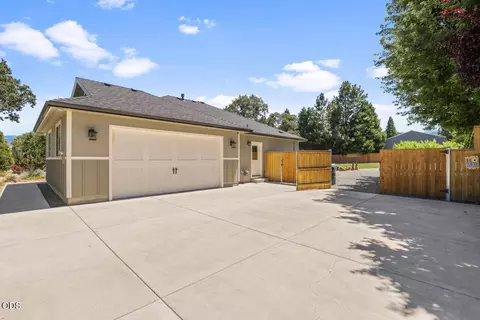 1609 Pacific Ln, Phoenix, OR 97535 photo 45