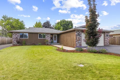 5444 Brentwood Dr, Klamath Falls, OR 97603