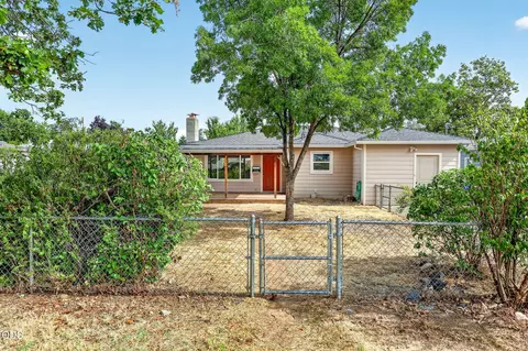 1332 Winchester Ave, Medford, OR 97501