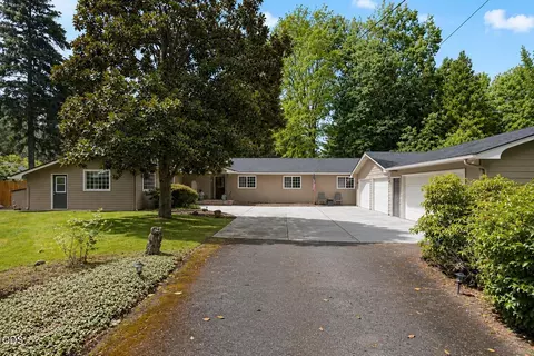 2618 Syringa Dr, Medford, OR 97501