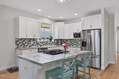 Kitchen - 61057 SE Ruby Peak Ln, Bend, OR 97702 photo 4 of 7