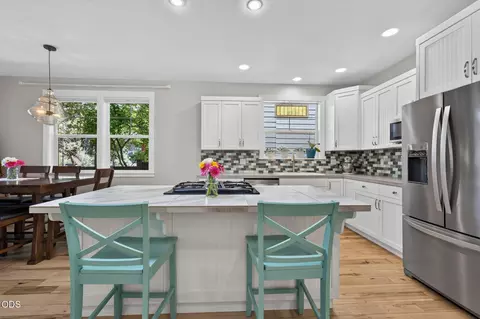 Kitchen - 61057 SE Ruby Peak Ln, Bend, OR 97702 photo 3 of 7