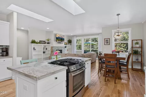 Kitchen - 61057 SE Ruby Peak Ln, Bend, OR 97702 photo 7 of 7