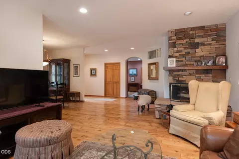 Living - 60894 Willow Creek Loop, Bend, OR 97702 photo 3 of 4