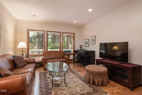 Living - 60894 Willow Creek Loop, Bend, OR 97702 photo 2 of 4