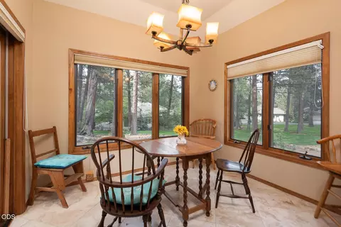Dining - 60894 Willow Creek Loop, Bend, OR 97702 photo 3 of 3