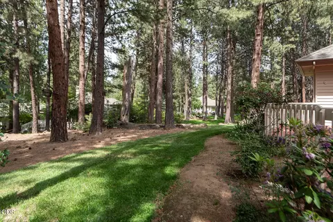Exterior - 60894 Willow Creek Loop, Bend, OR 97702 photo 2 of 10