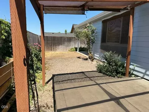 Exterior - 416 Leandra Ln, Eagle Point, OR 97524 photo 4 of 5