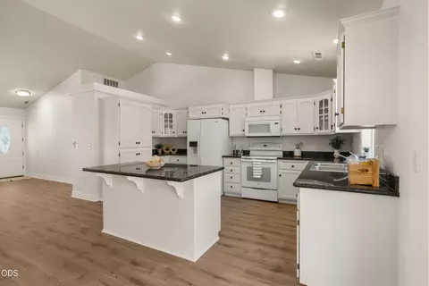 Kitchen - 416 Leandra Ln, Eagle Point, OR 97524 photo 2 of 5