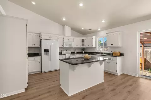 Kitchen - 416 Leandra Ln, Eagle Point, OR 97524 photo 3 of 5