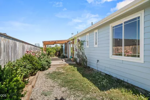 Exterior - 416 Leandra Ln, Eagle Point, OR 97524 photo 4 of 6