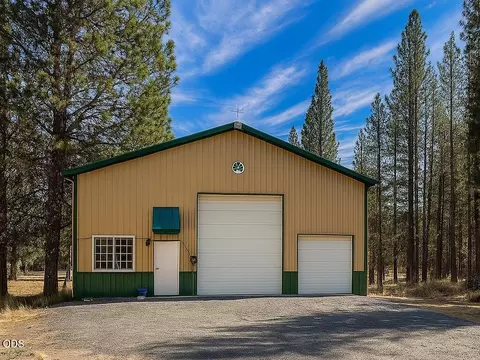 4733 Swan Dr, Bonanza, OR 97623