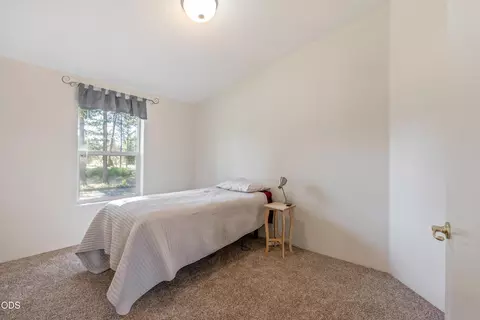 Bedroom - 52555 Railroad St, La Pine, OR 97739 photo 3 of 5