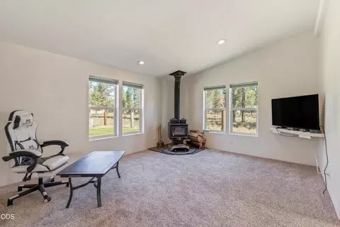 Living - 52555 Railroad St, La Pine, OR 97739 photo 3 of 3