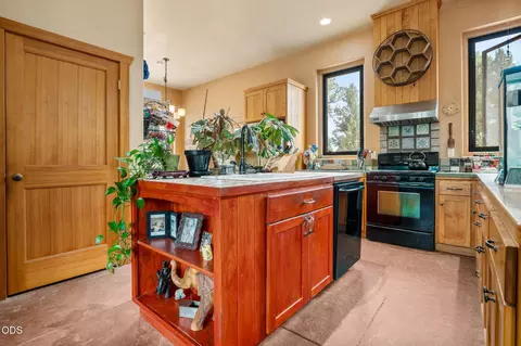 Kitchen - 22945 Timland Ln, Bend, OR 97702 photo 3 of 6