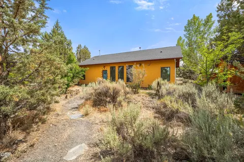 Exterior - 22945 Timland Ln, Bend, OR 97702 photo 4 of 11