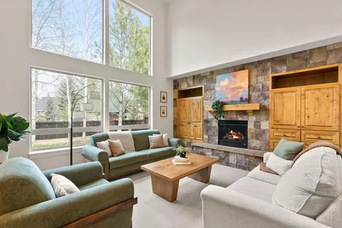 Living - 20106 Stonegate Dr, Bend, OR 97702 photo 1 of 5