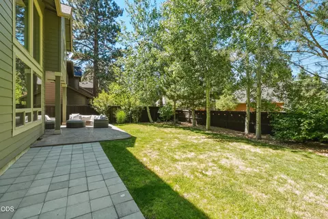 Exterior - 20106 Stonegate Dr, Bend, OR 97702 photo 4 of 14
