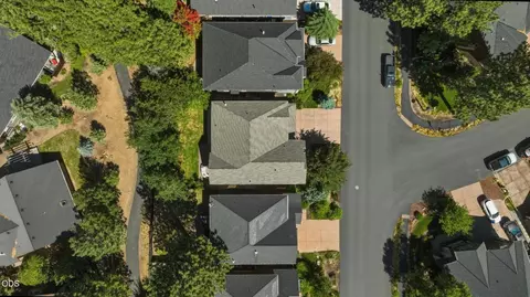 View/Area - 20106 Stonegate Dr, Bend, OR 97702 photo 8 of 9