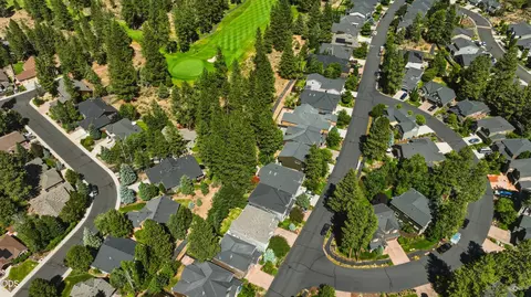 View/Area - 20106 Stonegate Dr, Bend, OR 97702 photo 9 of 9