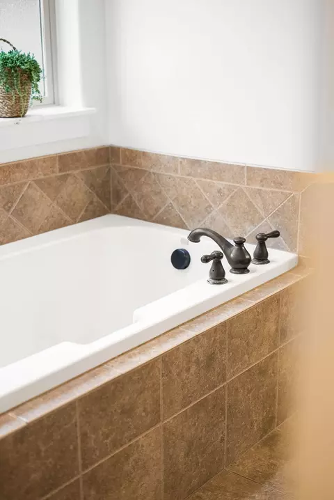 Bath - 20106 Stonegate Dr, Bend, OR 97702 photo 5 of 8
