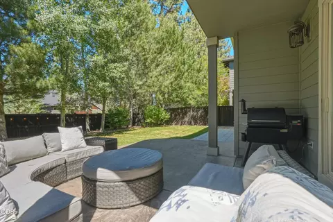 Exterior - 20106 Stonegate Dr, Bend, OR 97702 photo 10 of 14