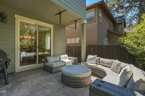 Exterior - 20106 Stonegate Dr, Bend, OR 97702 photo 6 of 14