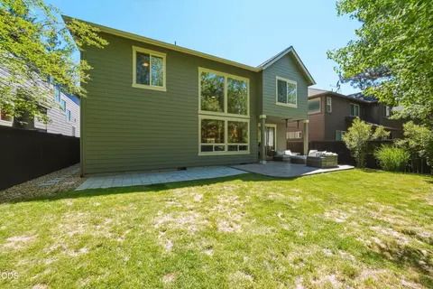 Exterior - 20106 Stonegate Dr, Bend, OR 97702 photo 3 of 14