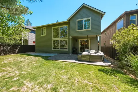 Exterior - 20106 Stonegate Dr, Bend, OR 97702 photo 5 of 14