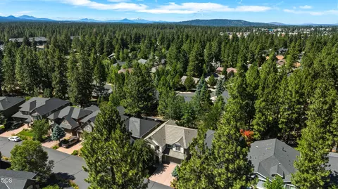 View/Area - 20106 Stonegate Dr, Bend, OR 97702 photo 6 of 9