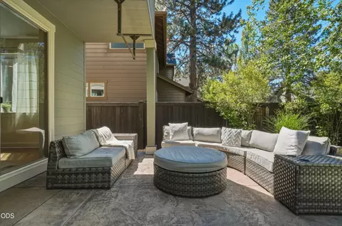 Exterior - 20106 Stonegate Dr, Bend, OR 97702 photo 9 of 14