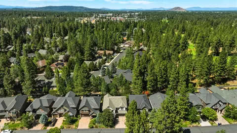 View/Area - 20106 Stonegate Dr, Bend, OR 97702 photo 4 of 9