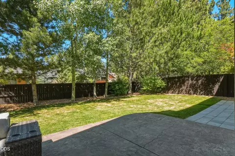 Exterior - 20106 Stonegate Dr, Bend, OR 97702 photo 12 of 14