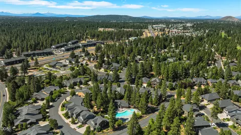 View/Area - 20106 Stonegate Dr, Bend, OR 97702 photo 3 of 9