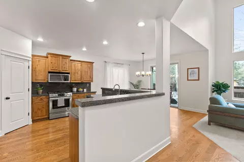 Kitchen - 20106 Stonegate Dr, Bend, OR 97702 photo 2 of 6